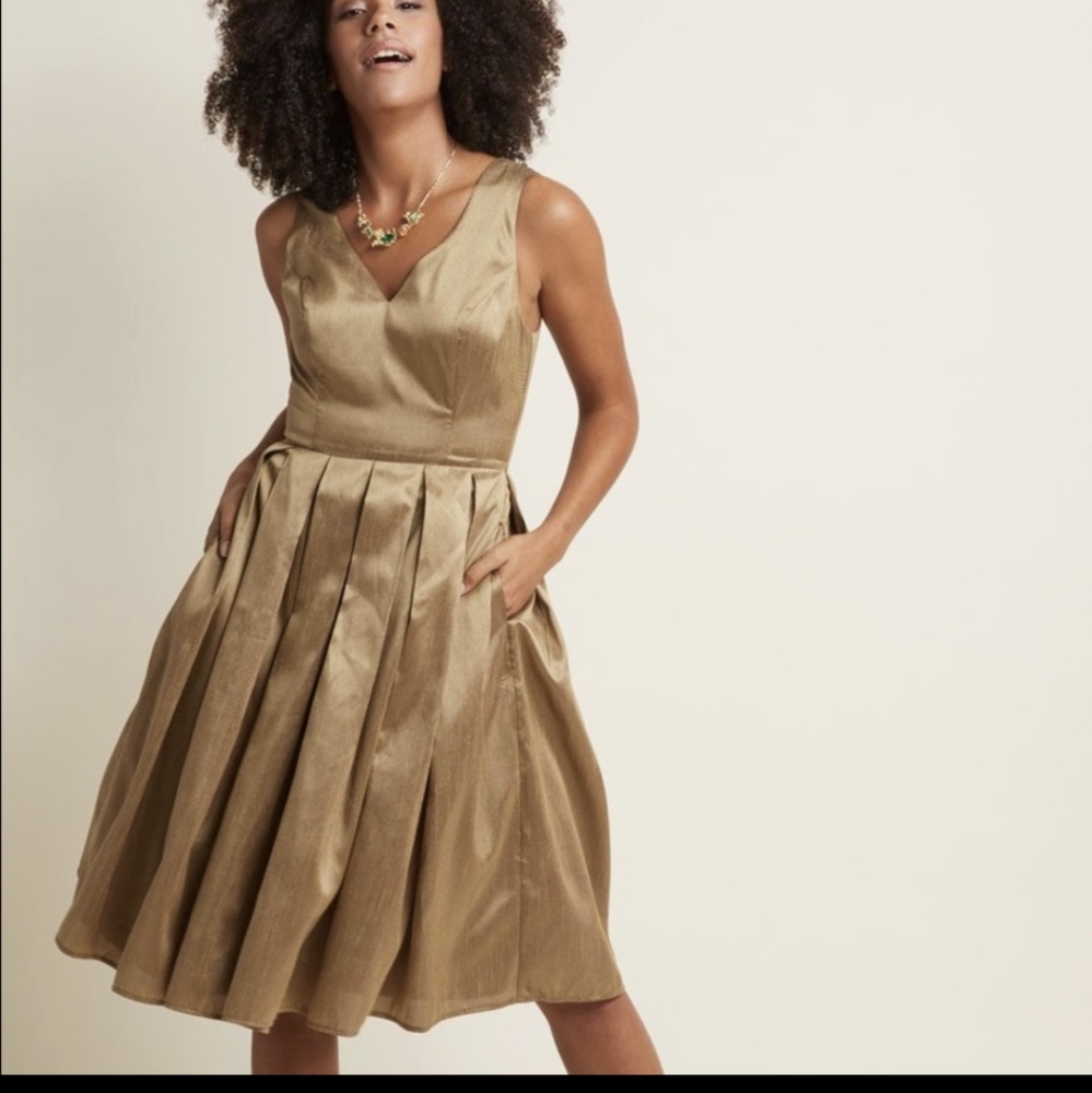 Modcloth by Anthropologie Gold Holiday Pleated Midi Dress XL
